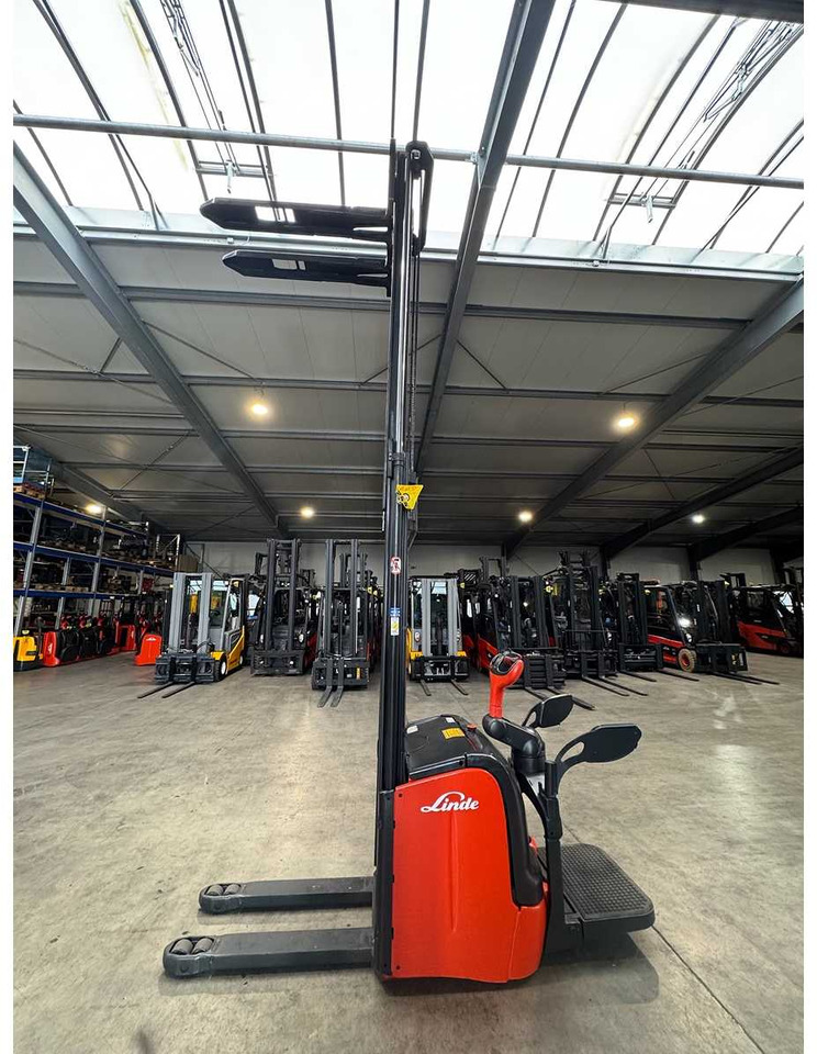 04/2012 SERVICE +UVV 10/2026 LINDE L14AP 1.400KG PALLET TRUCK ANT 2.364 HOURS - Forklift: picture 2 04/2012 SERVICE +UVV 10/2026 LINDE L14AP 1.400KG PALLET TRUCK ANT 2.364 HOURS - Forklift: picture 2