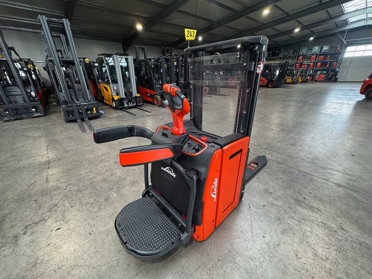Forklift 09/2017 SERVICE + UVV 03/2026 LINDE L14AP EVO 1.400KG PALLET TRUCK ANT 4.885 HOURS SCALE: picture 7 Forklift 09/2017 SERVICE + UVV 03/2026 LINDE L14AP EVO 1.400KG PALLET TRUCK ANT 4.885 HOURS SCALE: picture 7