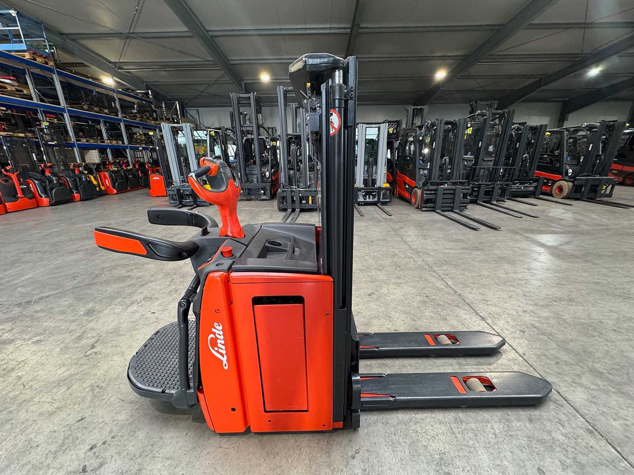 Forklift 09/2017 SERVICE + UVV 03/2026 LINDE L14AP EVO 1.400KG PALLET TRUCK ANT 4.885 HOURS SCALE: picture 6 Forklift 09/2017 SERVICE + UVV 03/2026 LINDE L14AP EVO 1.400KG PALLET TRUCK ANT 4.885 HOURS SCALE: picture 6