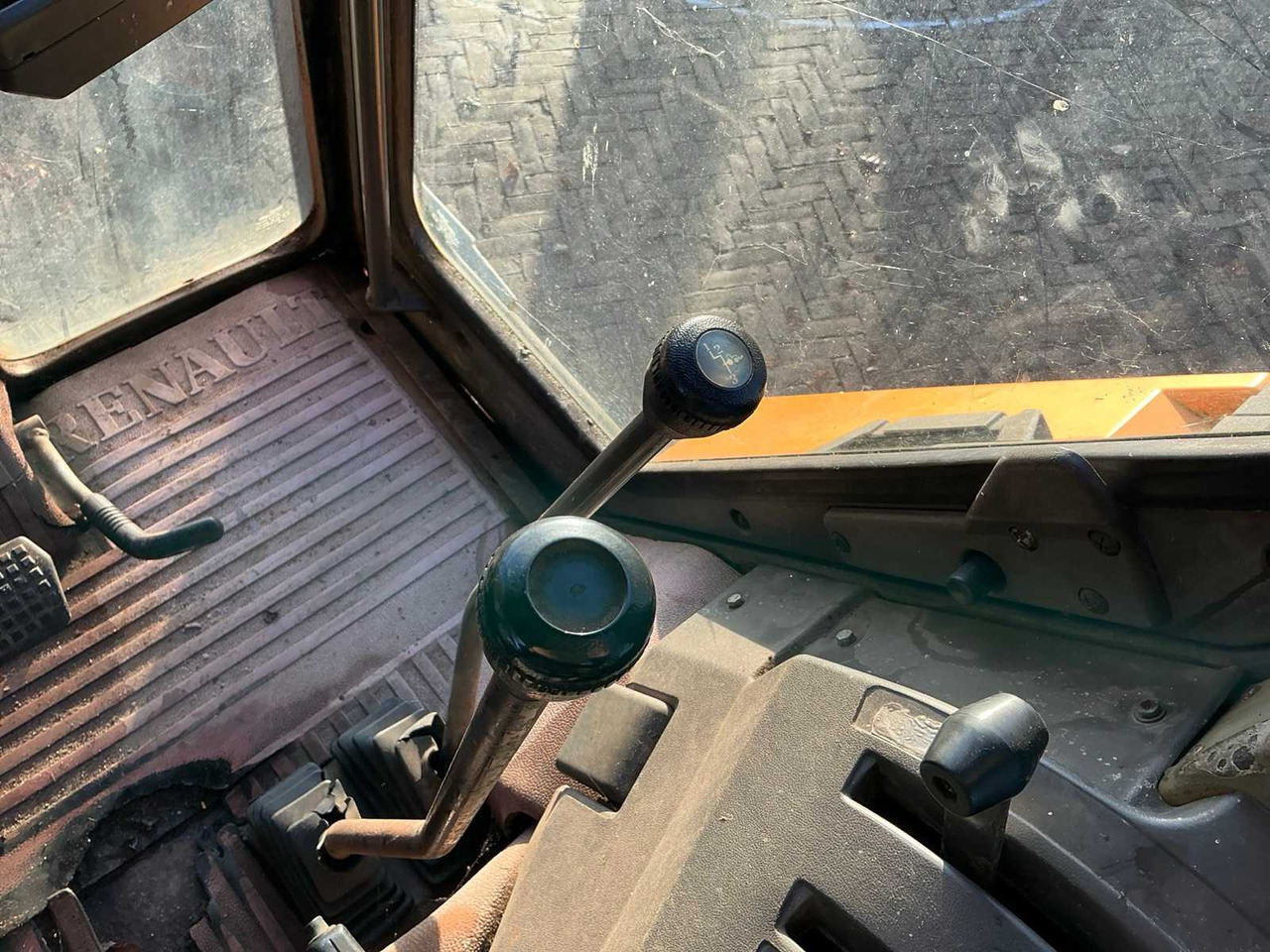 Farm tractor 1987 RENAULT 133.14 ALL-WHEEL DRIVE FARM TRACTOR: picture 19