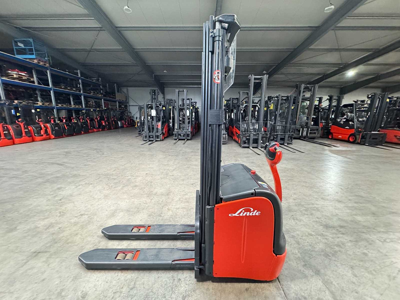 20/2017 SERVICE +UVV 09/2026 LINDE L14 1.400KG TRIPLEX 470CM PALLET TRUCK ANT 3.395 HOURS - Forklift: picture 1 20/2017 SERVICE +UVV 09/2026 LINDE L14 1.400KG TRIPLEX 470CM PALLET TRUCK ANT 3.395 HOURS - Forklift: picture 1