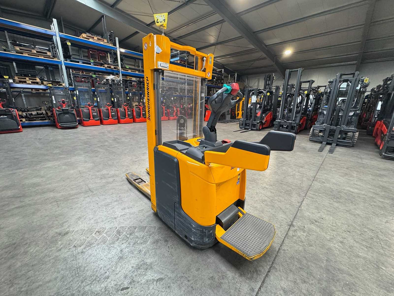 20/2019 SERVICE+UVV 10/2026 JUNGHEINRICH ERC214 1,400KG STACKER PALLET TRUCK ANT FREE LIFT - Forklift: picture 4 20/2019 SERVICE+UVV 10/2026 JUNGHEINRICH ERC214 1,400KG STACKER PALLET TRUCK ANT FREE LIFT - Forklift: picture 4