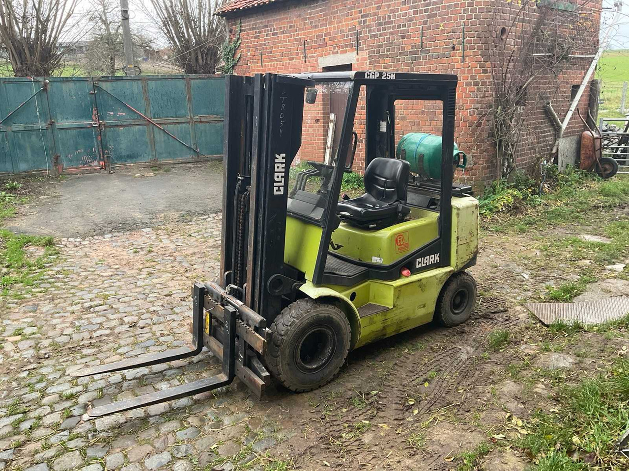 2001 CLARK CGP 25 H FORKLIFT - Forklift: picture 2 2001 CLARK CGP 25 H FORKLIFT - Forklift: picture 2