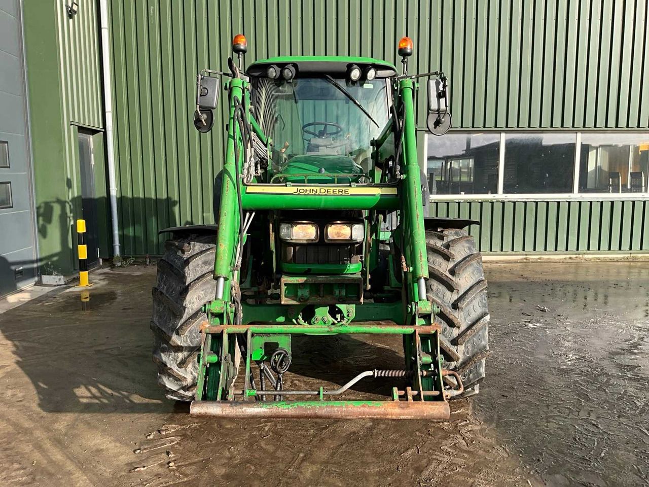 2001 JOHN DEERE 6220 FOUR WHEEL DRIVE FARM TRACTOR - Farm tractor: picture 5 2001 JOHN DEERE 6220 FOUR WHEEL DRIVE FARM TRACTOR - Farm tractor: picture 5