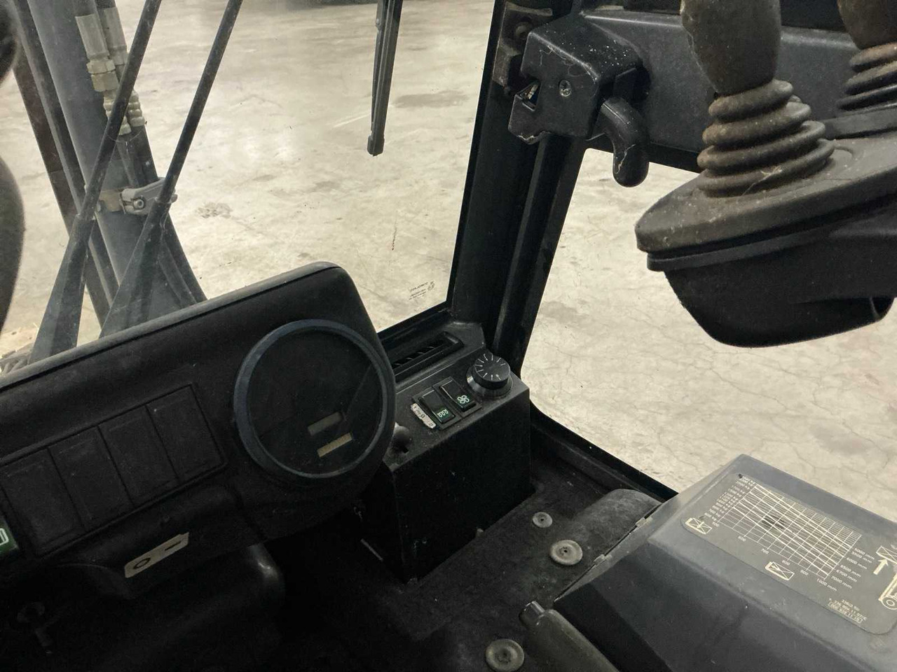 Forklift 2004 LINDE E25-02 FORKLIFT: picture 9