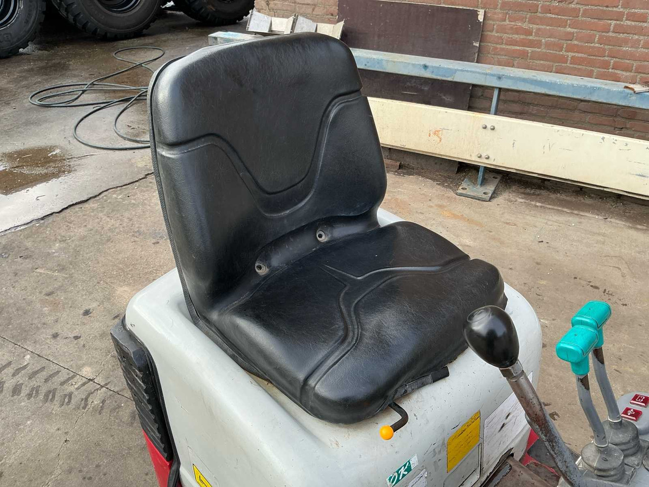 Mini excavator 2005 TAKEUCHI TB108 MINI EXCAVATOR: picture 9 Mini excavator 2005 TAKEUCHI TB108 MINI EXCAVATOR: picture 9