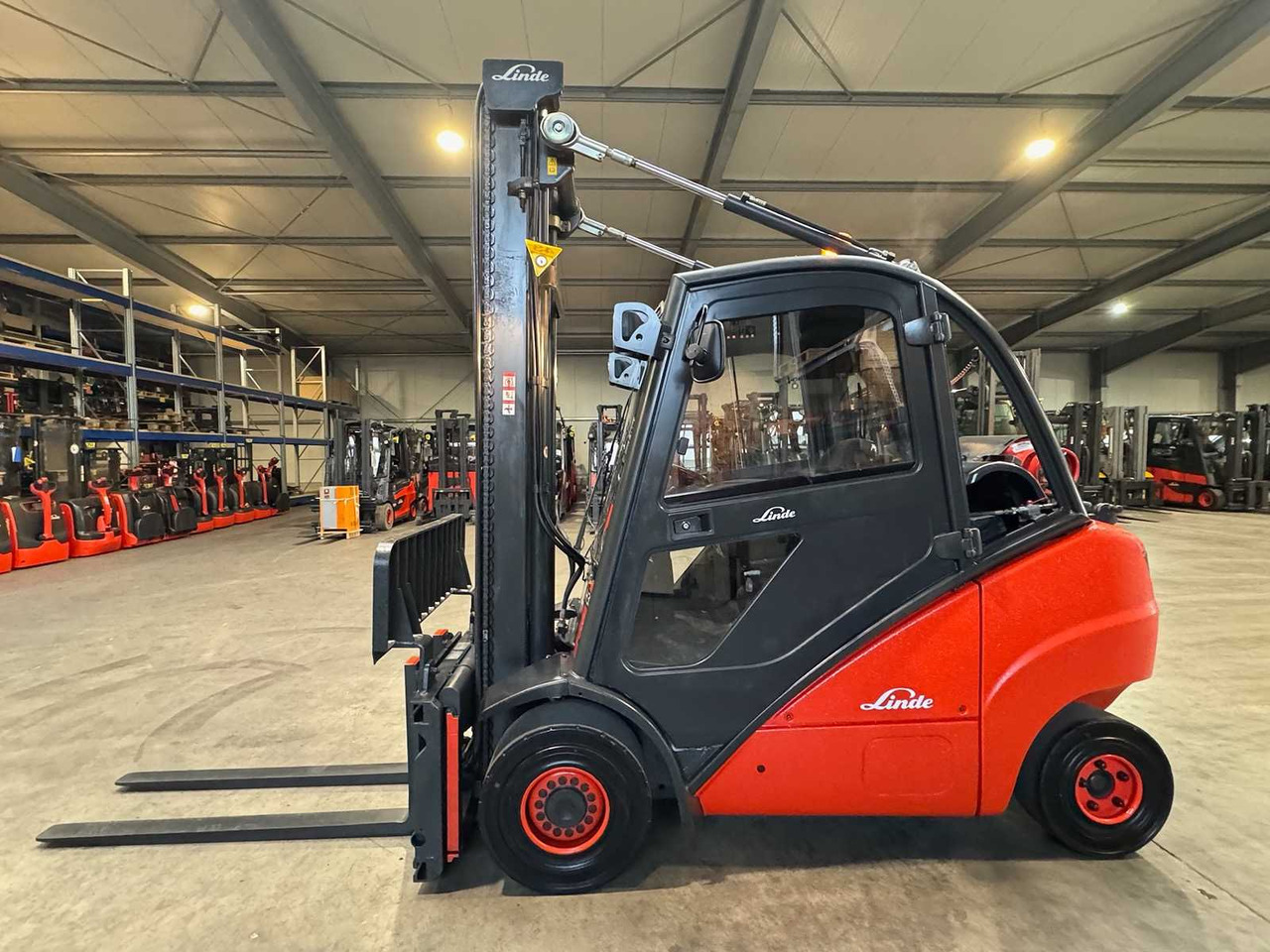2006 LINDE H30T 3.000KG 3.+4. - Forklift: picture 4 2006 LINDE H30T 3.000KG 3.+4. - Forklift: picture 4