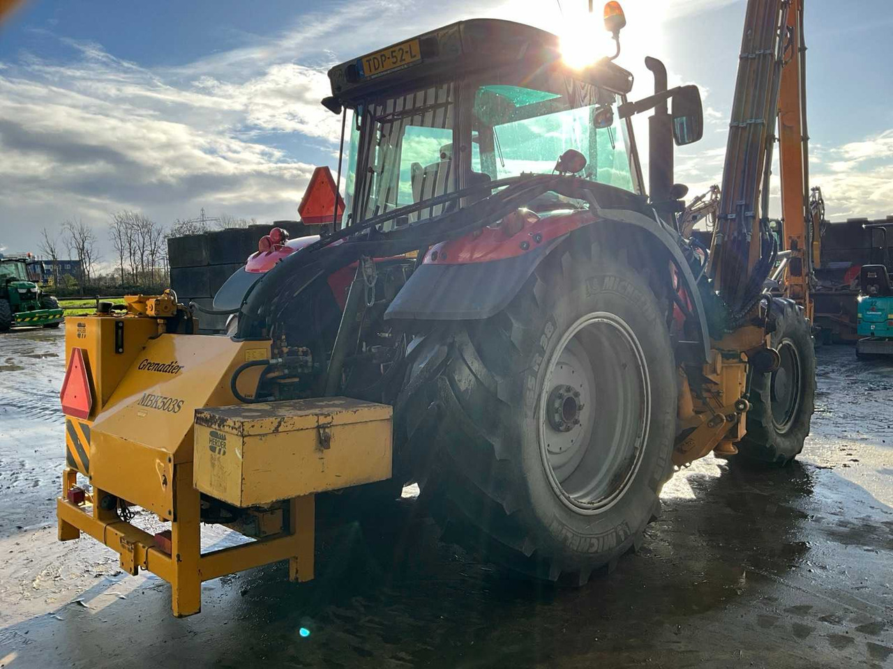 Farm tractor 2007 MASSEY FERGUSON 6480 FOUR WHEEL DRIVE FARM TRACTOR: picture 6
