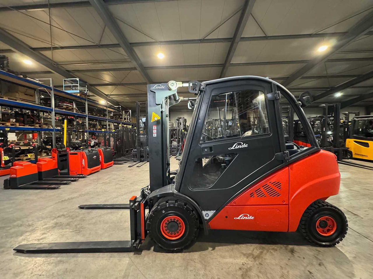 2010 LINDE H30D-01 3.000KG 3.+4. VALVE FORK ADJUSTER TRIPLEX DIESEL FORKLIFT FORKLIFT 10,482 HOURS. - Forklift: picture 3 2010 LINDE H30D-01 3.000KG 3.+4. VALVE FORK ADJUSTER TRIPLEX DIESEL FORKLIFT FORKLIFT 10,482 HOURS. - Forklift: picture 3