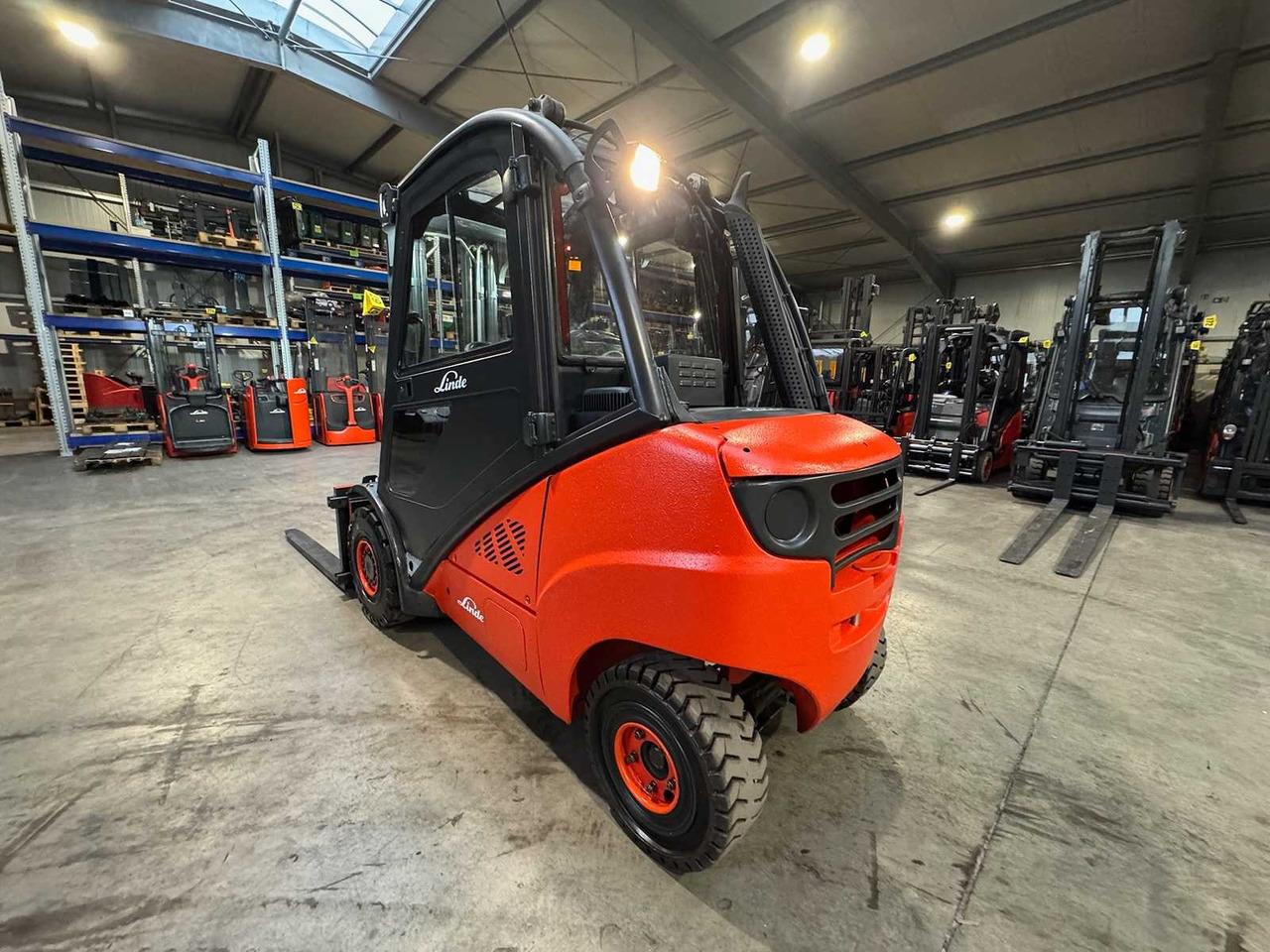 2010 LINDE H30D-01 3.000KG 3.+4. VALVE FORK ADJUSTER TRIPLEX DIESEL FORKLIFT FORKLIFT 10,482 HOURS. - Forklift: picture 5 2010 LINDE H30D-01 3.000KG 3.+4. VALVE FORK ADJUSTER TRIPLEX DIESEL FORKLIFT FORKLIFT 10,482 HOURS. - Forklift: picture 5