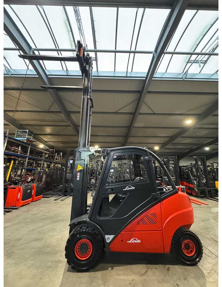 2010 LINDE H30D-01 3.000KG 3.+4. VALVE FORK ADJUSTER TRIPLEX DIESEL FORKLIFT FORKLIFT 10,482 HOURS. - Forklift: picture 4 2010 LINDE H30D-01 3.000KG 3.+4. VALVE FORK ADJUSTER TRIPLEX DIESEL FORKLIFT FORKLIFT 10,482 HOURS. - Forklift: picture 4