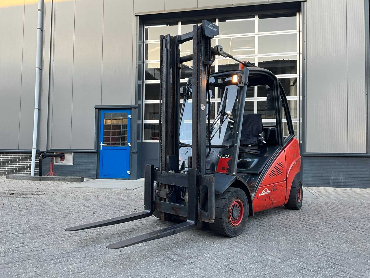 2010 LINDE H30D-01 FORKLIFT - Forklift: picture 1 2010 LINDE H30D-01 FORKLIFT - Forklift: picture 1