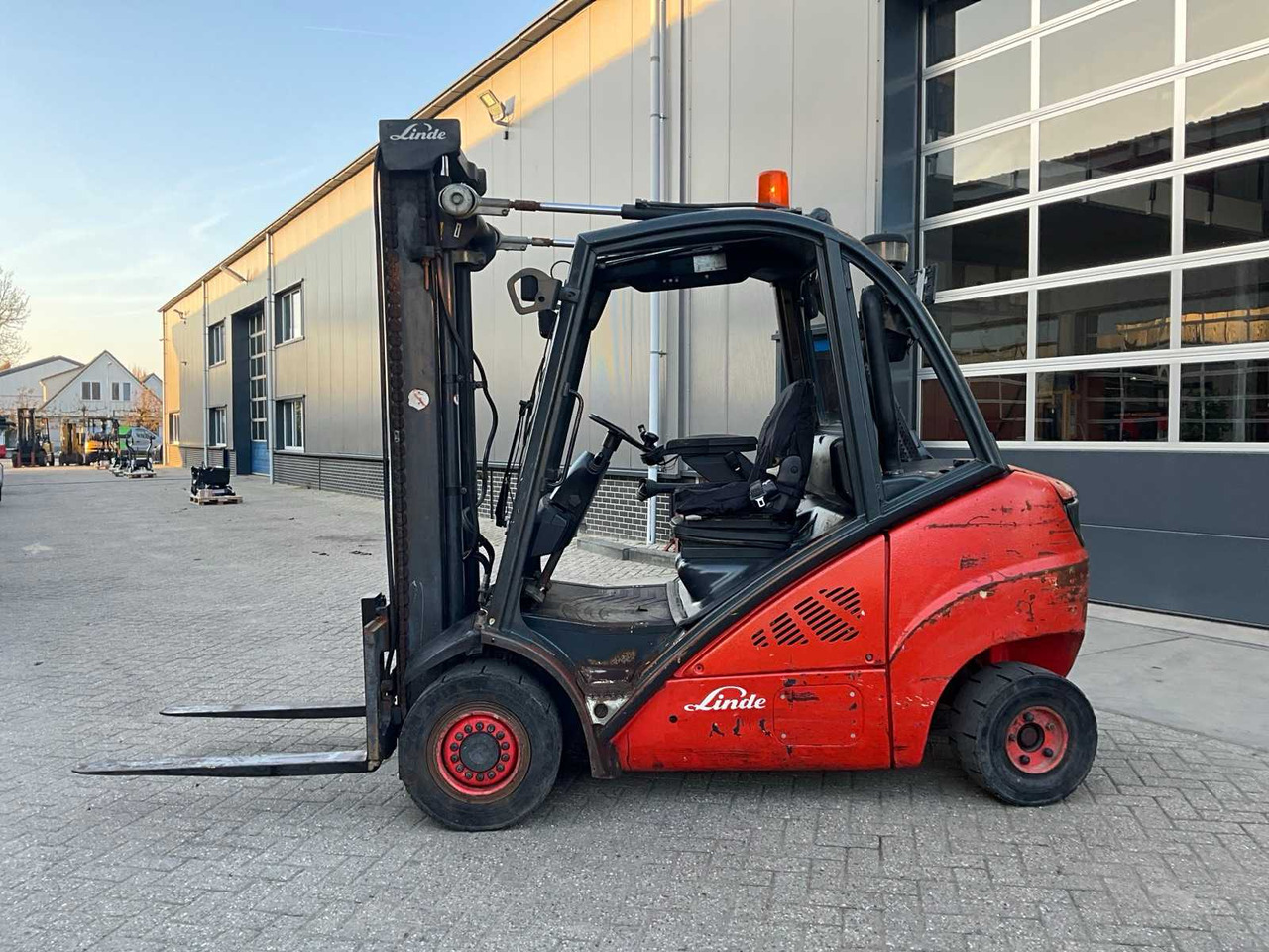 2010 LINDE H30D-01 FORKLIFT - Forklift: picture 5 2010 LINDE H30D-01 FORKLIFT - Forklift: picture 5