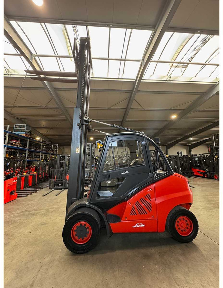 2011 LINDE H50D 5,000KG 3RD VALVE CAB DIESEL FORKLIFT VW ENGINE FORKLIFT - Forklift: picture 3 2011 LINDE H50D 5,000KG 3RD VALVE CAB DIESEL FORKLIFT VW ENGINE FORKLIFT - Forklift: picture 3