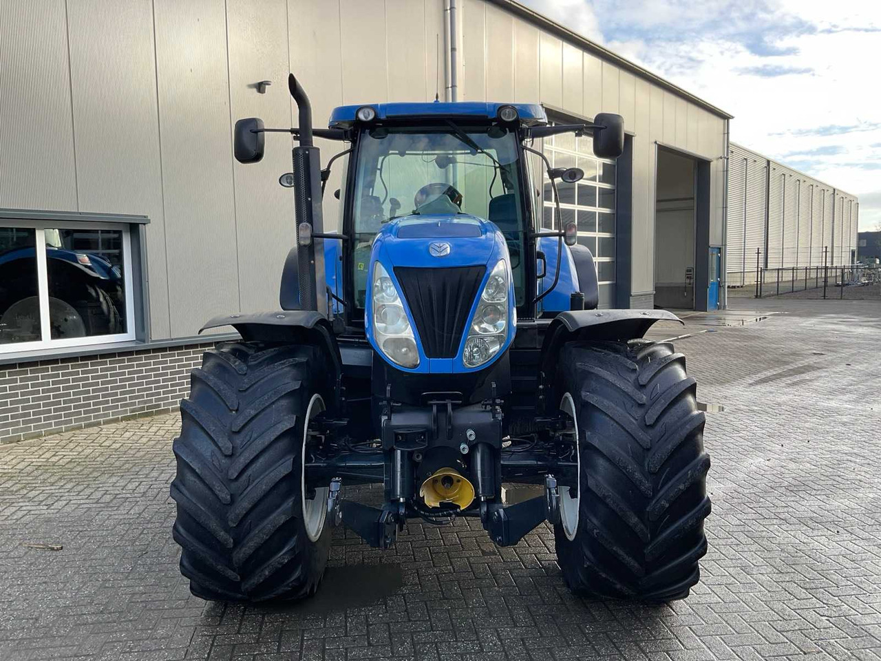 2011 NEW HOLLAND T7030 AUTOCOMMAND FOUR WHEEL DRIVE FARM TRACTOR - Farm tractor: picture 3 2011 NEW HOLLAND T7030 AUTOCOMMAND FOUR WHEEL DRIVE FARM TRACTOR - Farm tractor: picture 3