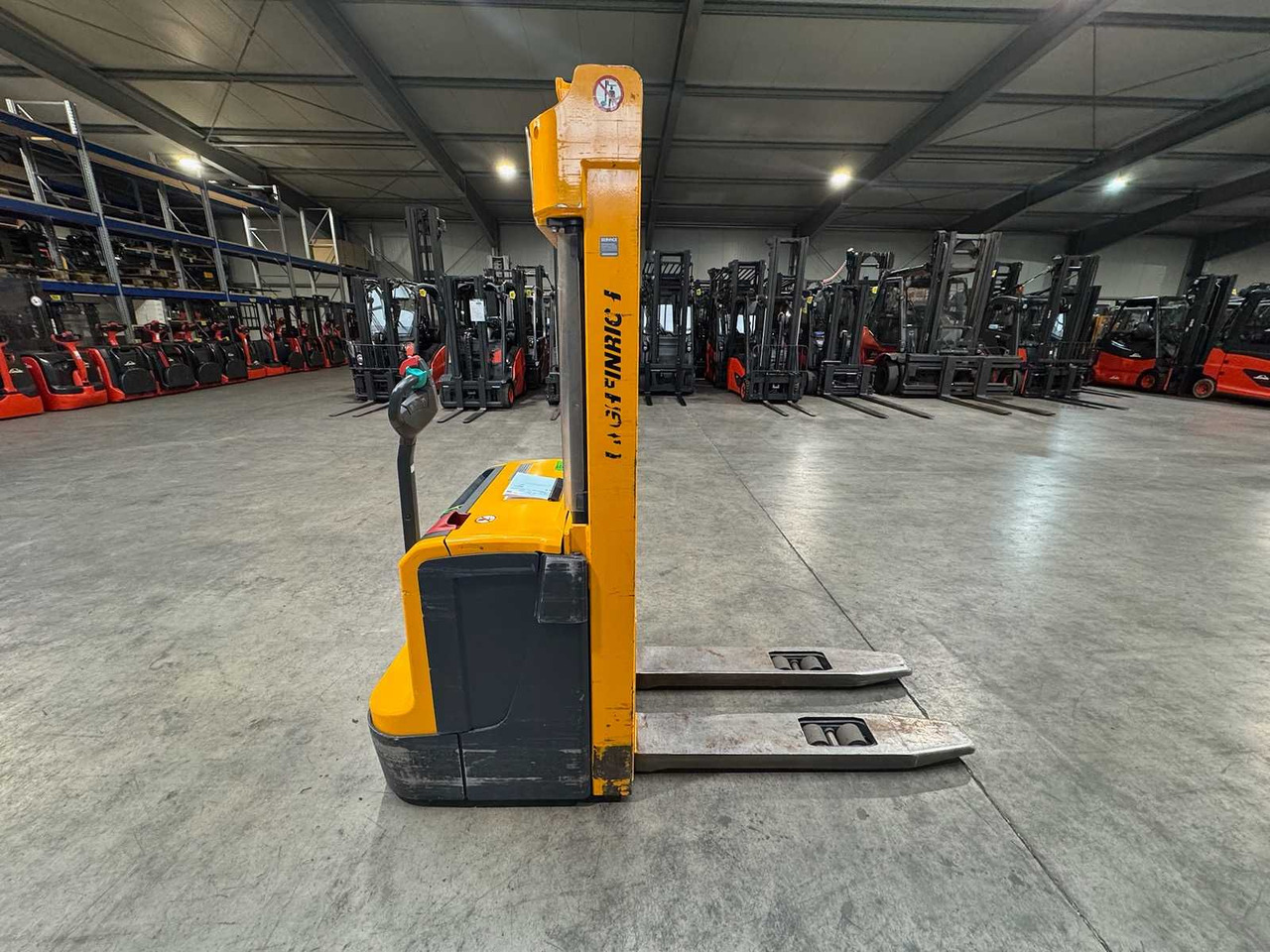2011 SERVICE 09/2026 JUNGHEINRICH EJC220 2,000KG STACKER PALLET TRUCK ANT FREE LIFT - Forklift: picture 4 2011 SERVICE 09/2026 JUNGHEINRICH EJC220 2,000KG STACKER PALLET TRUCK ANT FREE LIFT - Forklift: picture 4