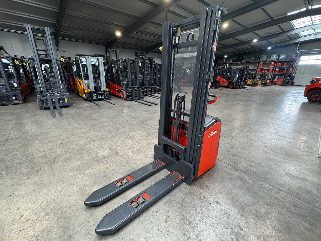 2014 SERVICE +UVV 09/2026 LINDE L14 1.400KG TRIPLEX 470CM PALLET TRUCK ANT 1.982 HOURS - Forklift: picture 4 2014 SERVICE +UVV 09/2026 LINDE L14 1.400KG TRIPLEX 470CM PALLET TRUCK ANT 1.982 HOURS - Forklift: picture 4