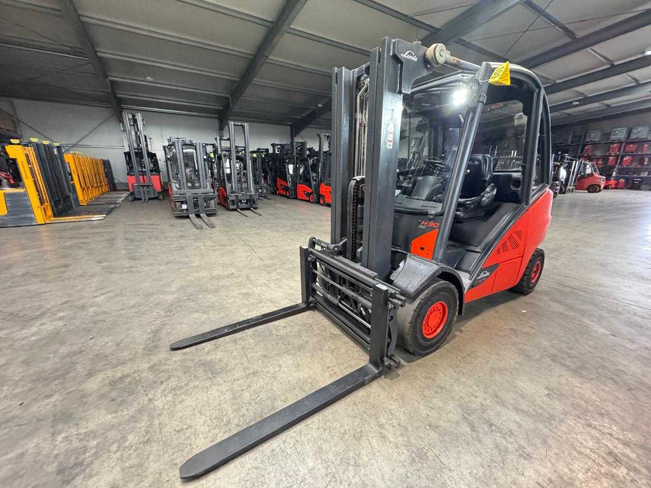 2016 SERVICE + UVV 10/2026 LINDE H30D 3RD+4TH VALVE FORK ADJUSTER TRIPLEX 465CM DIESEL FORKLIFT - Forklift: picture 1 2016 SERVICE + UVV 10/2026 LINDE H30D 3RD+4TH VALVE FORK ADJUSTER TRIPLEX 465CM DIESEL FORKLIFT - Forklift: picture 1