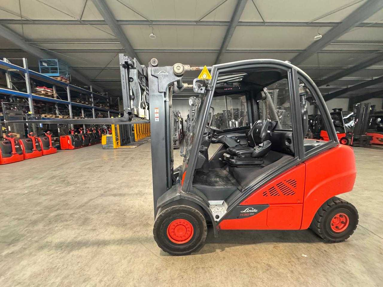 2016 SERVICE + UVV 10/2026 LINDE H30D 3RD+4TH VALVE FORK ADJUSTER TRIPLEX 465CM DIESEL FORKLIFT - Forklift: picture 3 2016 SERVICE + UVV 10/2026 LINDE H30D 3RD+4TH VALVE FORK ADJUSTER TRIPLEX 465CM DIESEL FORKLIFT - Forklift: picture 3