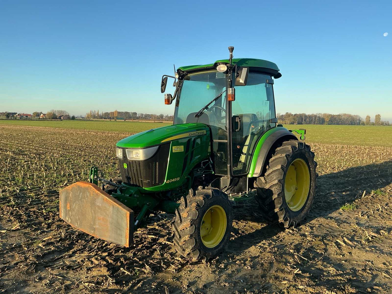 2017 JOHN DEERE 4049R FARM TRACTOR - Farm tractor: picture 1 2017 JOHN DEERE 4049R FARM TRACTOR - Farm tractor: picture 1