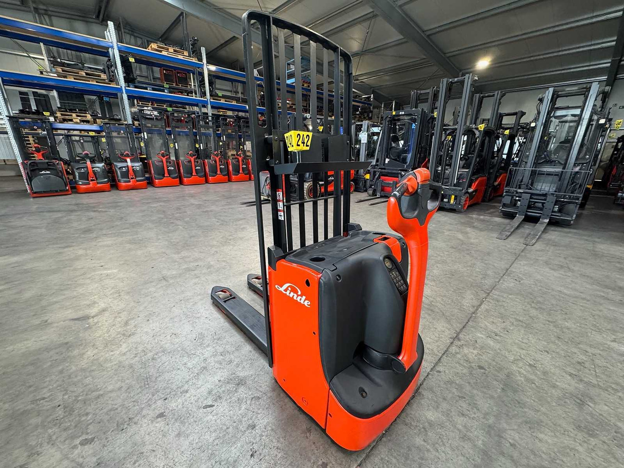 2017 LINDE T16L PALLET TRUCK ANT STACKER INITIAL STROKE 1,677 HOURS - Forklift: picture 5 2017 LINDE T16L PALLET TRUCK ANT STACKER INITIAL STROKE 1,677 HOURS - Forklift: picture 5