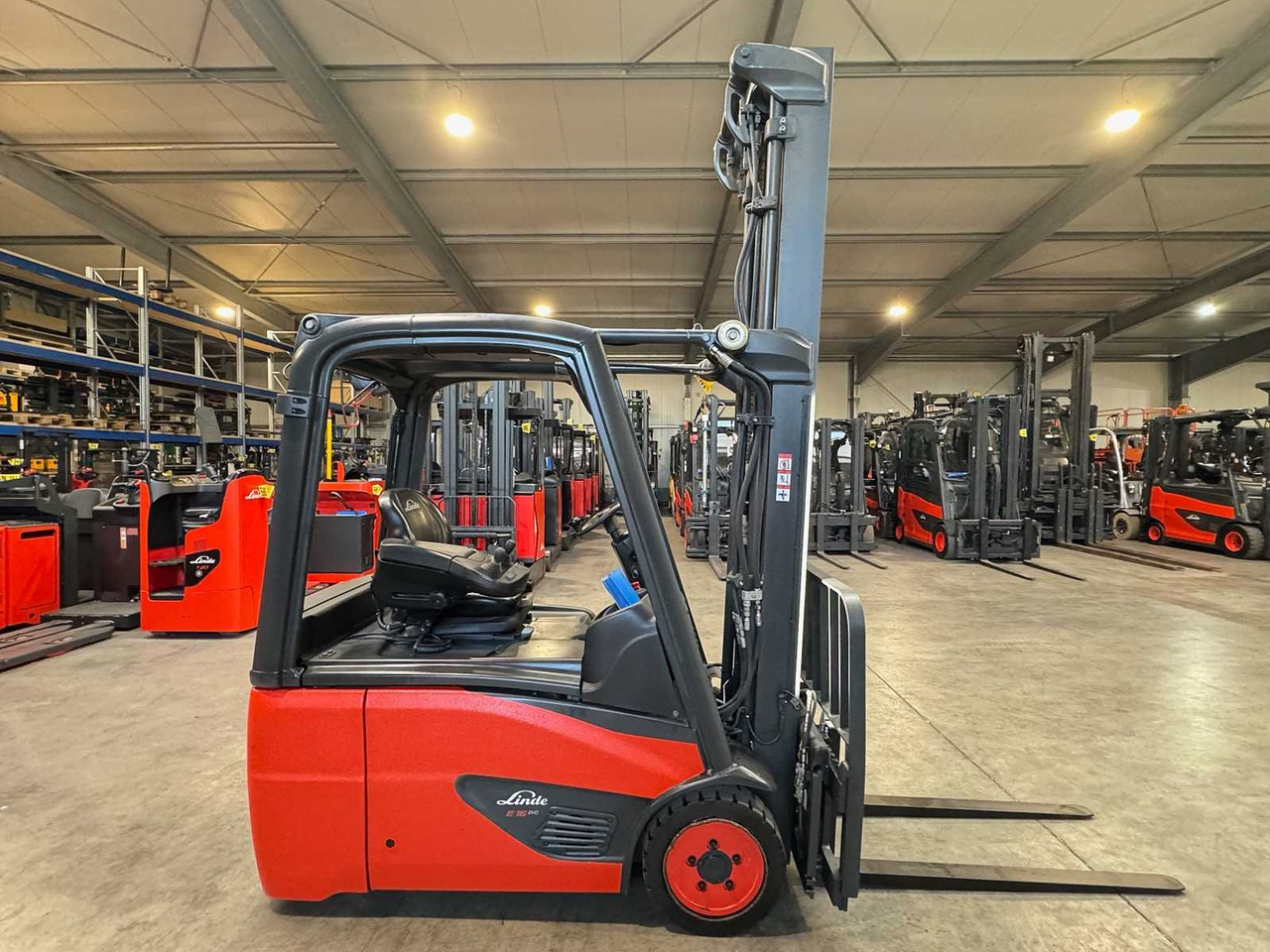 2018 SERVICE + UVV 08/2026 LINDE E16 LI-ION LITHIUM TRIPLEX 662CM ELECTRIC FORKLIFT 7,467 HOURS - Forklift: picture 4 2018 SERVICE + UVV 08/2026 LINDE E16 LI-ION LITHIUM TRIPLEX 662CM ELECTRIC FORKLIFT 7,467 HOURS - Forklift: picture 4