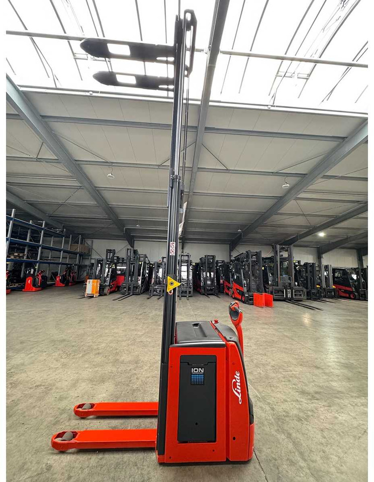 2018 SERVICE +UVV 09/2026 LINDE L14 LITHIUM LI-ION 1,400KG PALLET TRUCK ANT 2,765 HOURS - Forklift: picture 4 2018 SERVICE +UVV 09/2026 LINDE L14 LITHIUM LI-ION 1,400KG PALLET TRUCK ANT 2,765 HOURS - Forklift: picture 4
