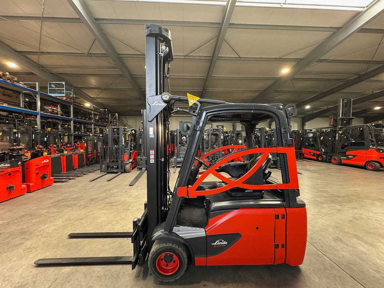 2018 SERVICE + UVV 10/2026 LINDE E20L EVO 2.000KG TRIPLEX 680CM ELECTRIC FORKLIFT FORKLIFT - Forklift: picture 2 2018 SERVICE + UVV 10/2026 LINDE E20L EVO 2.000KG TRIPLEX 680CM ELECTRIC FORKLIFT FORKLIFT - Forklift: picture 2