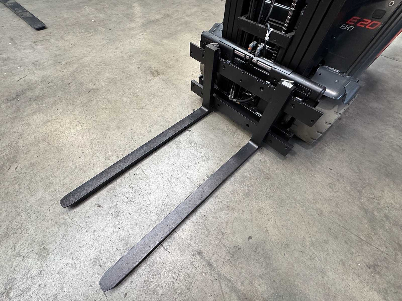 2018 SERVICE + UVV 10/2026 LINDE E20L EVO 2.000KG TRIPLEX 680CM ELECTRIC FORKLIFT FORKLIFT - Forklift: picture 4 2018 SERVICE + UVV 10/2026 LINDE E20L EVO 2.000KG TRIPLEX 680CM ELECTRIC FORKLIFT FORKLIFT - Forklift: picture 4