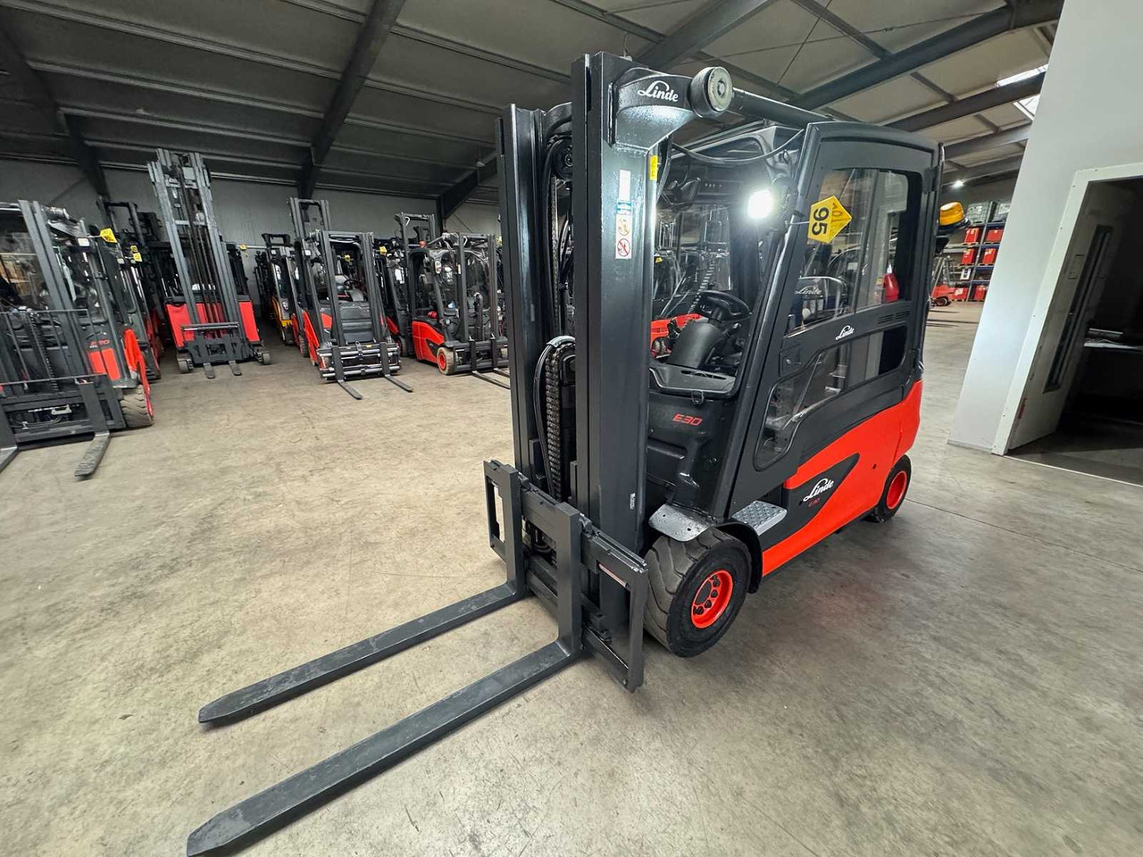 2018 SERVICE + UVV 10/2026 LINDE E30L 3,000KG TRIPLEX ELECTRIC FORKLIFT 4,647 HOURS - Forklift: picture 4 2018 SERVICE + UVV 10/2026 LINDE E30L 3,000KG TRIPLEX ELECTRIC FORKLIFT 4,647 HOURS - Forklift: picture 4