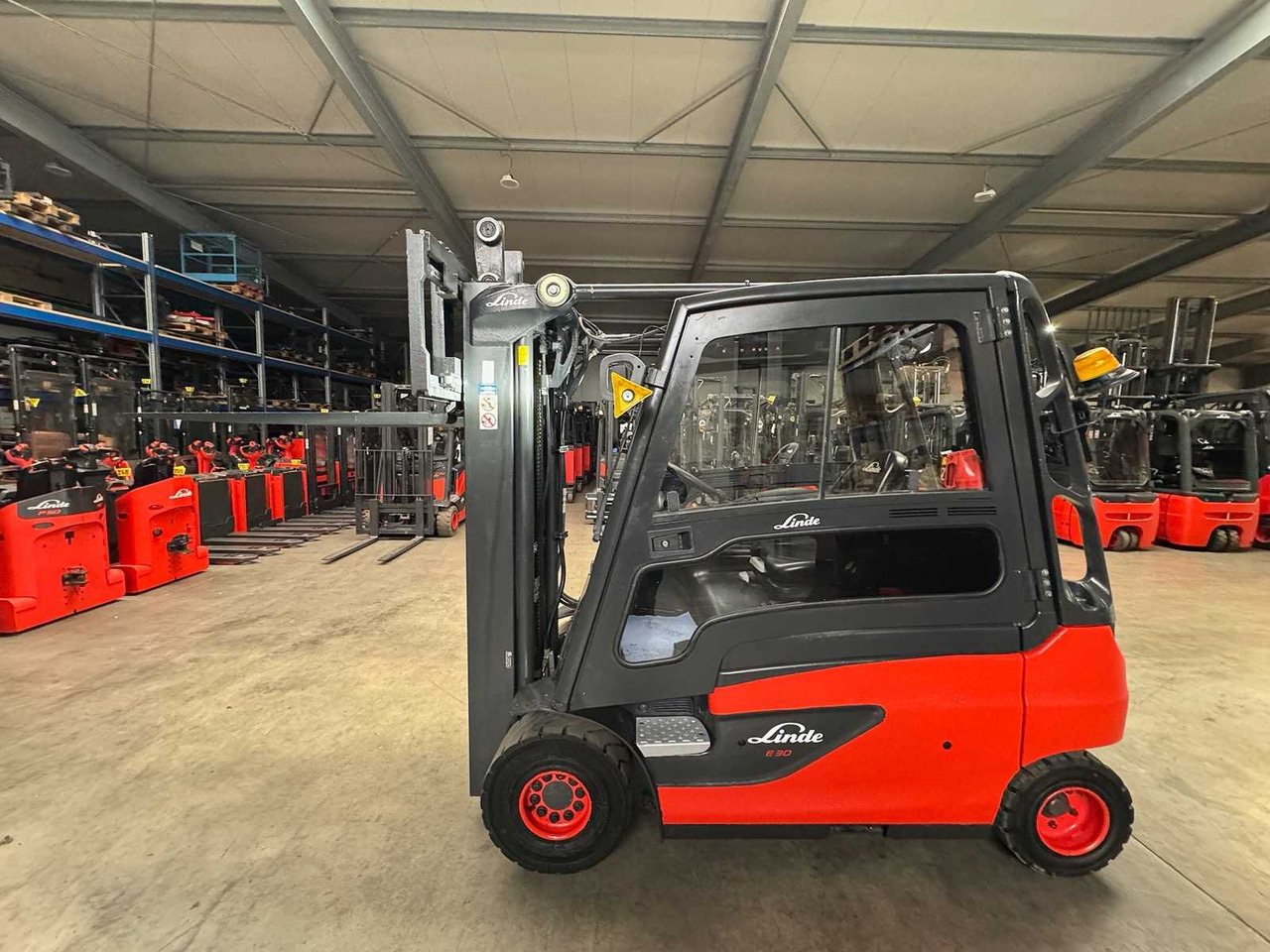 2018 SERVICE + UVV 10/2026 LINDE E30L 3,000KG TRIPLEX ELECTRIC FORKLIFT 4,647 HOURS - Forklift: picture 1 2018 SERVICE + UVV 10/2026 LINDE E30L 3,000KG TRIPLEX ELECTRIC FORKLIFT 4,647 HOURS - Forklift: picture 1