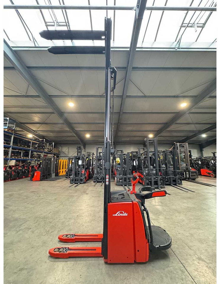 2018 SERVICE + UVV 10/2026 LINDE L14API TRIPLEX 470CM PALLET TRUCK PALLET TRUCK ANT SCALES INITIAL STROKE - Forklift: picture 2 2018 SERVICE + UVV 10/2026 LINDE L14API TRIPLEX 470CM PALLET TRUCK PALLET TRUCK ANT SCALES INITIAL STROKE - Forklift: picture 2