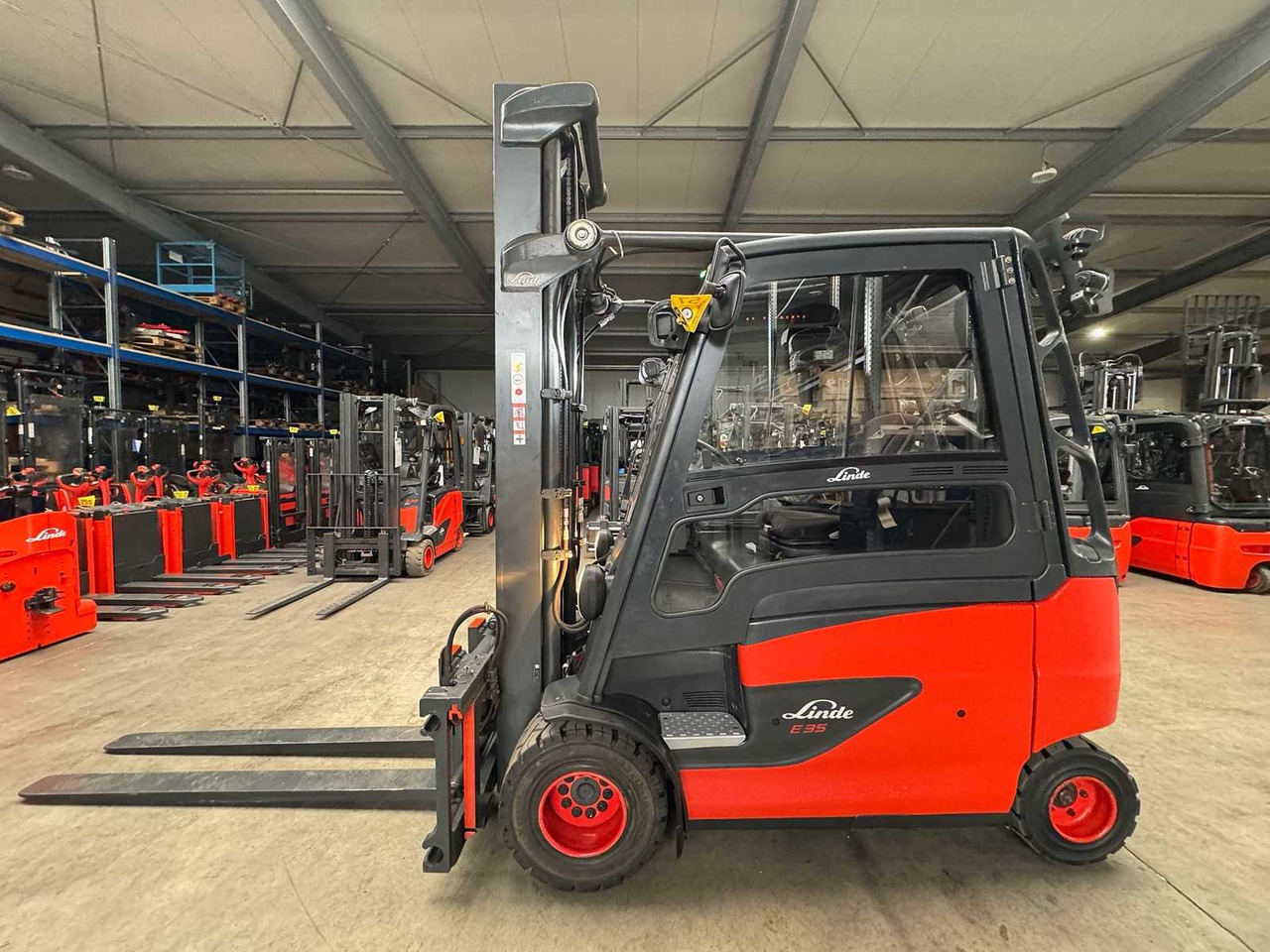 2018 SERVICE+UVV 11/2026 LINDE E35HL 3.500KG 3.+4. - Forklift: picture 1 2018 SERVICE+UVV 11/2026 LINDE E35HL 3.500KG 3.+4. - Forklift: picture 1