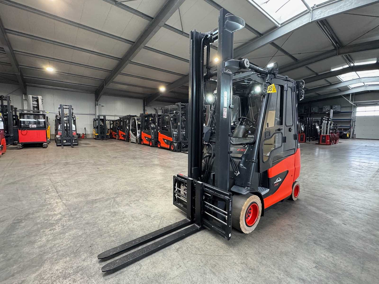 2020 SERVICE + UVV 09/2026 LINDE E30 EVO 3.000KG ELECTRIC FORKLIFT 3RD + 4TH VALVE FORK ADJUSTER 2025 - Forklift: picture 1 2020 SERVICE + UVV 09/2026 LINDE E30 EVO 3.000KG ELECTRIC FORKLIFT 3RD + 4TH VALVE FORK ADJUSTER 2025 - Forklift: picture 1