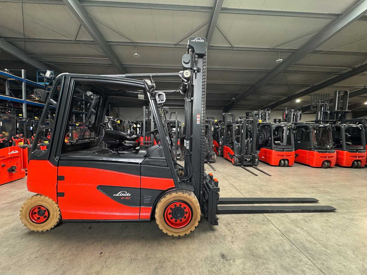 2020 SERVICE+UVV 11/2026 LINDE E40 4,000KG ELECTRIC FORKLIFT 3RD + 4TH VALVE FORK ADJUSTER CAB E50 8,021 HOURS - Forklift: picture 4 2020 SERVICE+UVV 11/2026 LINDE E40 4,000KG ELECTRIC FORKLIFT 3RD + 4TH VALVE FORK ADJUSTER CAB E50 8,021 HOURS - Forklift: picture 4
