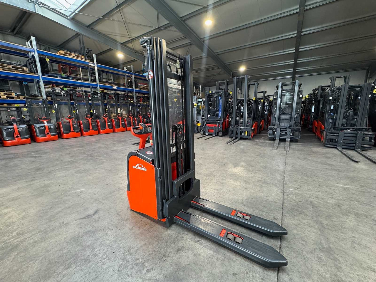 32/2019 SERVICE +UVV 10/2026 LINDE L14 TRIPLEX 470CM PALLET TRUCK ANT 1,983 HOURS - Forklift: picture 5 32/2019 SERVICE +UVV 10/2026 LINDE L14 TRIPLEX 470CM PALLET TRUCK ANT 1,983 HOURS - Forklift: picture 5