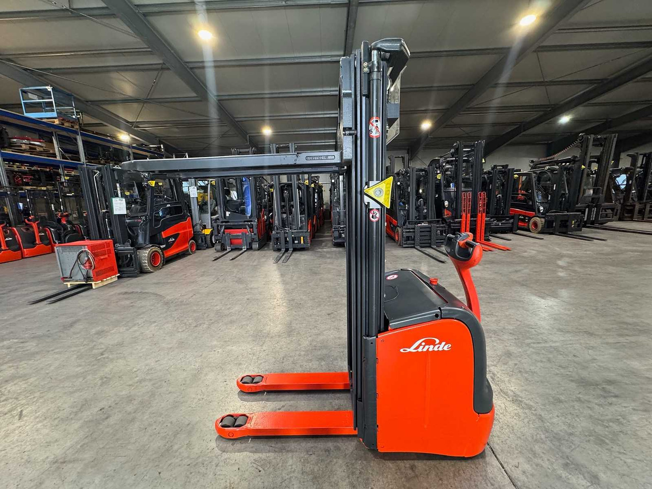 32/2019 SERVICE +UVV 10/2026 LINDE L14 TRIPLEX 470CM PALLET TRUCK ANT 1,983 HOURS - Forklift: picture 1 32/2019 SERVICE +UVV 10/2026 LINDE L14 TRIPLEX 470CM PALLET TRUCK ANT 1,983 HOURS - Forklift: picture 1