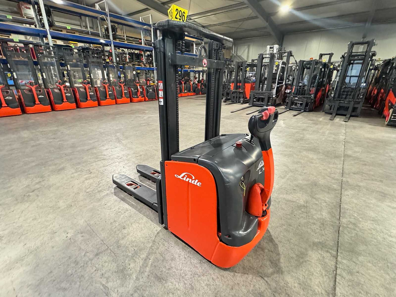 BATTERY 2020 LINDE L14 1.400KG PALLET TRUCK STACKER ANT STACKER - Forklift: picture 1 BATTERY 2020 LINDE L14 1.400KG PALLET TRUCK STACKER ANT STACKER - Forklift: picture 1