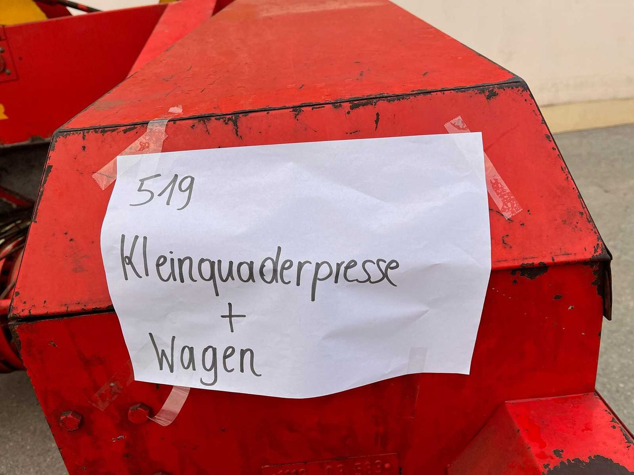 Baler - Square baler: picture 1 Baler - Square baler: picture 1