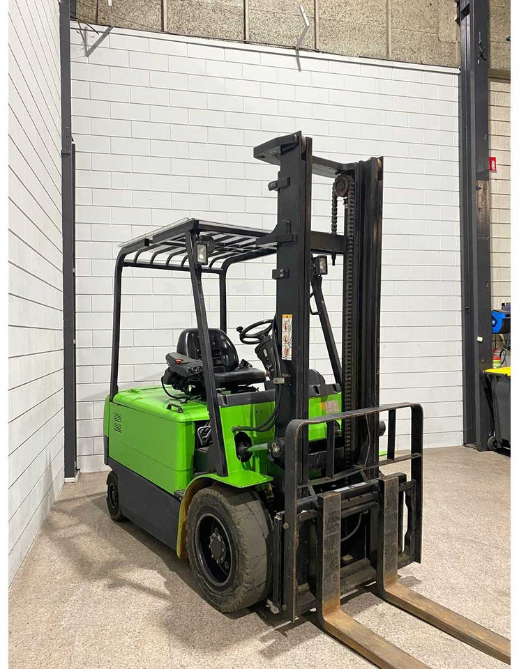 CATERPILLAR - 2011 - EP30K PAC - FORKLIFT - Forklift: picture 2 CATERPILLAR - 2011 - EP30K PAC - FORKLIFT - Forklift: picture 2