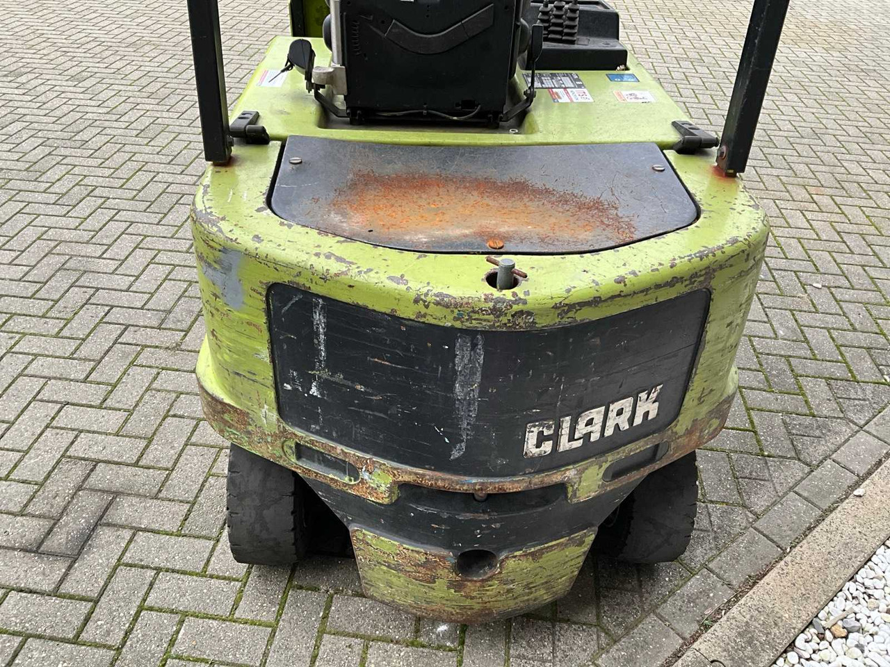 CLARK - EM30S - FORKLIFT - Forklift: picture 3 CLARK - EM30S - FORKLIFT - Forklift: picture 3