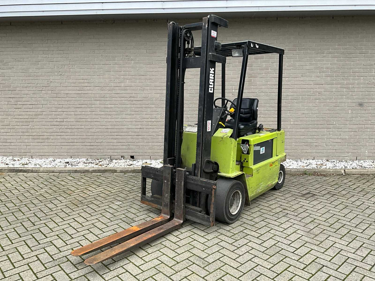 CLARK - EM30S - FORKLIFT - Forklift: picture 1 CLARK - EM30S - FORKLIFT - Forklift: picture 1
