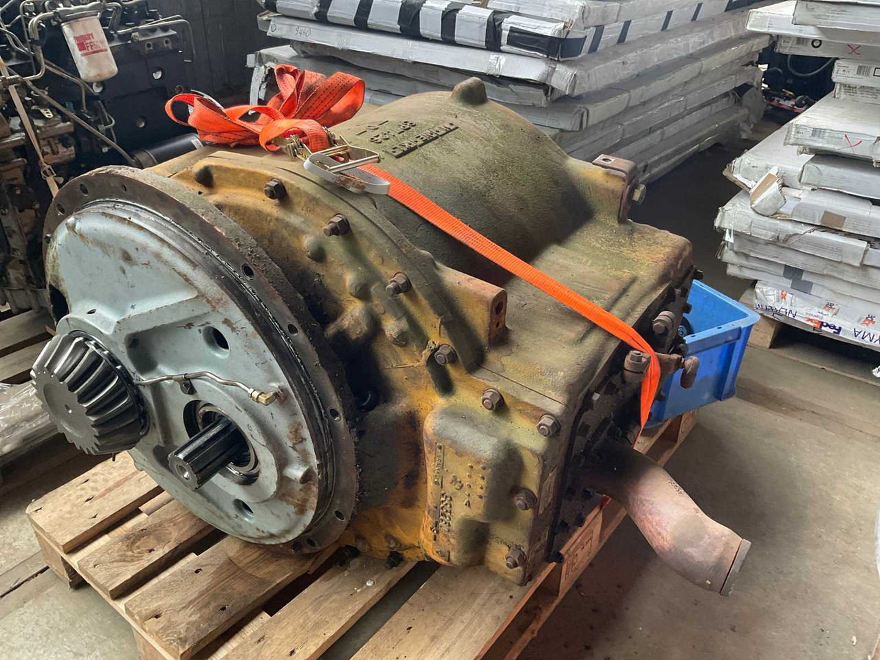 Caterpillar D6 - Front loader for tractor: picture 1 Caterpillar D6 - Front loader for tractor: picture 1