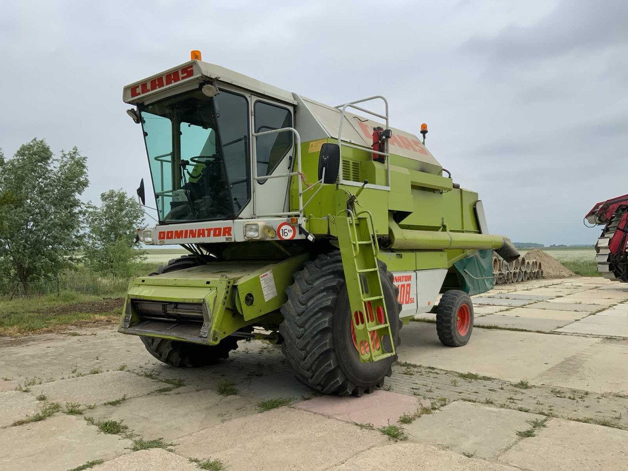 Claas Dominator 108 SL - Combine harvester: picture 1 Claas Dominator 108 SL - Combine harvester: picture 1