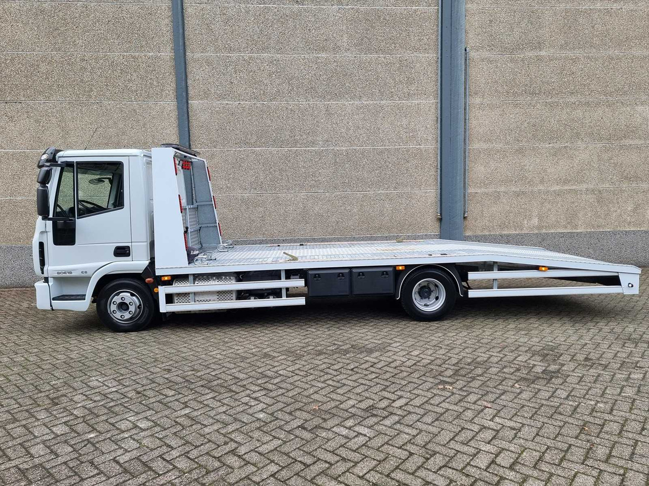 2015 IVECO EUROCARGO 80 E6 80E19 RAMP / TRUCK - Commercial vehicle: picture 3 2015 IVECO EUROCARGO 80 E6 80E19 RAMP / TRUCK - Commercial vehicle: picture 3