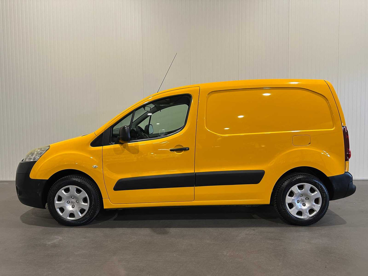 PEUGEOT PARTNER 120 1.6EHDI L1XT PR+ 1-VXT-72 - Commercial vehicle: picture 2 PEUGEOT PARTNER 120 1.6EHDI L1XT PR+ 1-VXT-72 - Commercial vehicle: picture 2