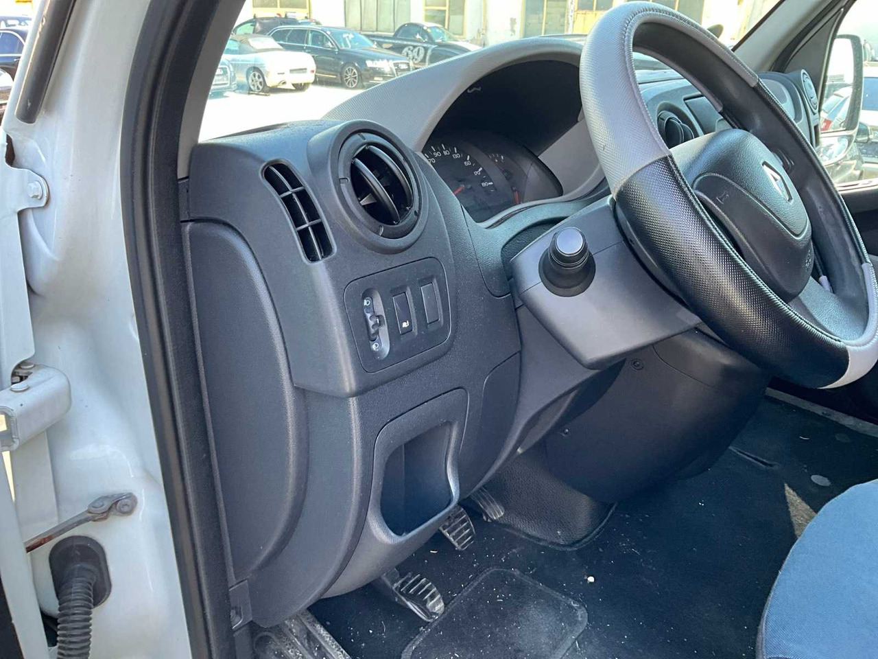 Commercial vehicle RENAULT MASTER VANS: picture 11