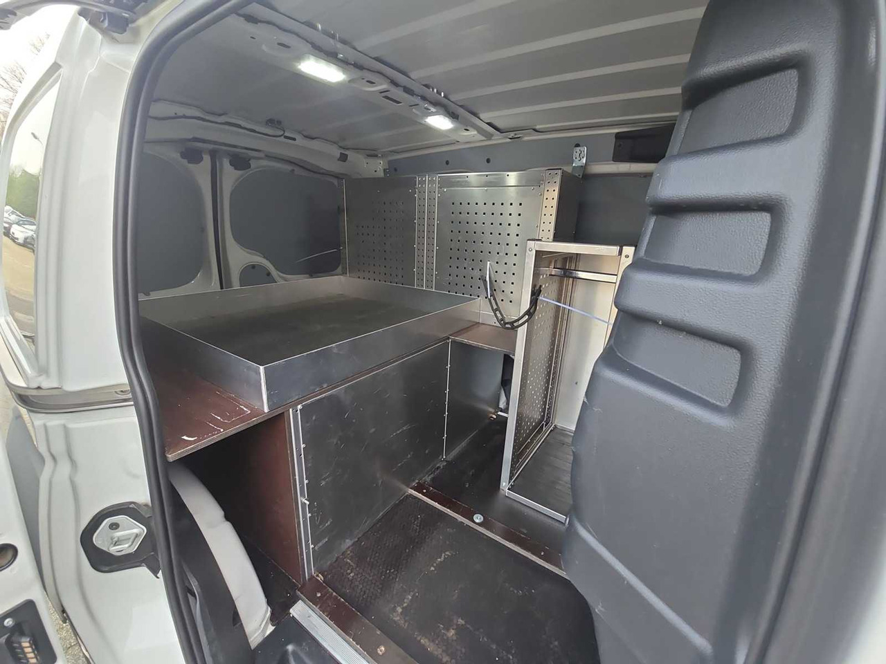 Commercial vehicle VOLKSWAGEN CADDY CARGO 2.0 TDI COMFORT | ALUCA FURNISHING| VTD-11-F: picture 30 Commercial vehicle VOLKSWAGEN CADDY CARGO 2.0 TDI COMFORT | ALUCA FURNISHING| VTD-11-F: picture 30