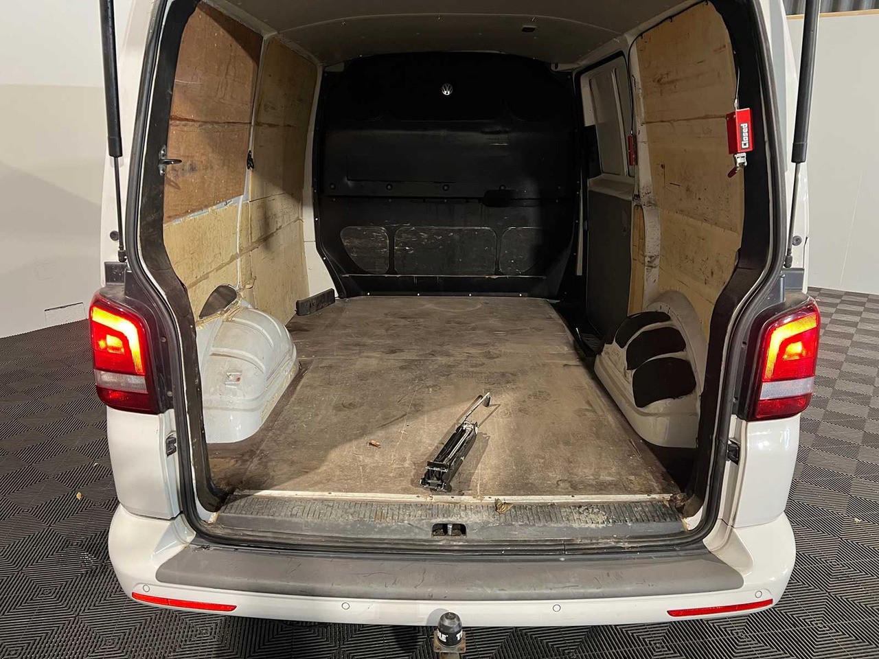 VOLKSWAGEN TRANSPORTER 2.0 TDI L1H1, VL-143-X - Commercial vehicle: picture 4 VOLKSWAGEN TRANSPORTER 2.0 TDI L1H1, VL-143-X - Commercial vehicle: picture 4