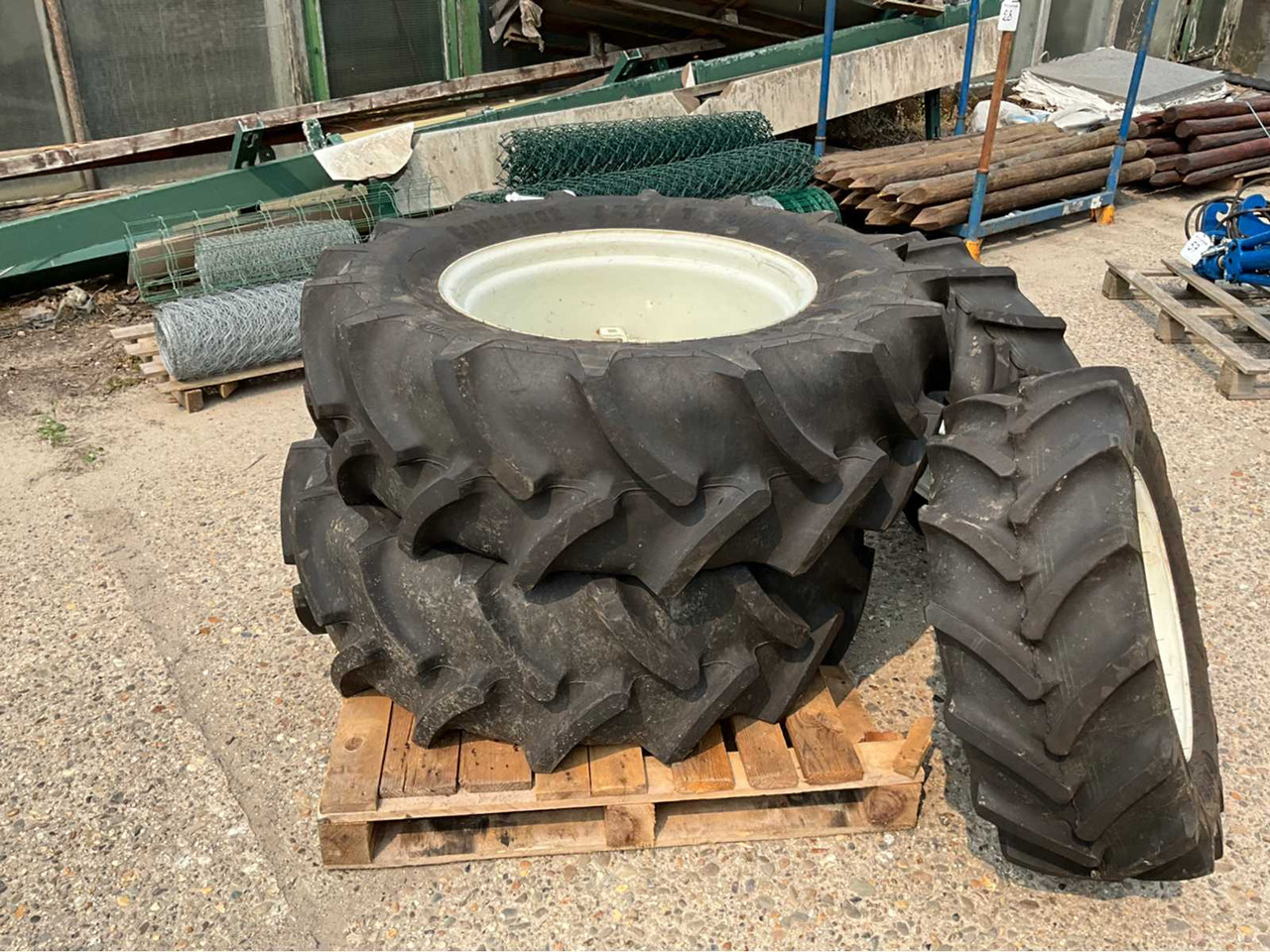 Continental Contract AC70 T - Wheels and tires for Farm tractor: picture 2 Continental Contract AC70 T - Wheels and tires for Farm tractor: picture 2